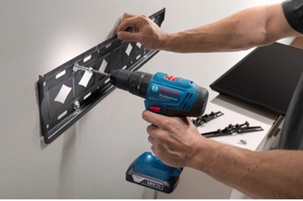 Šroubovák vrtací s příklepem AKU Bosch GSB 183-LI-_1